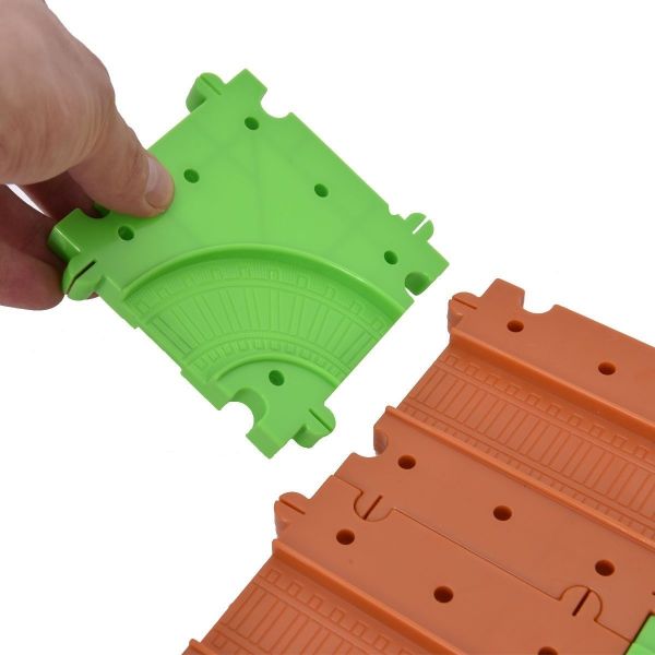 533-33B BATTERY OPERATED TRAIN TRACK SET